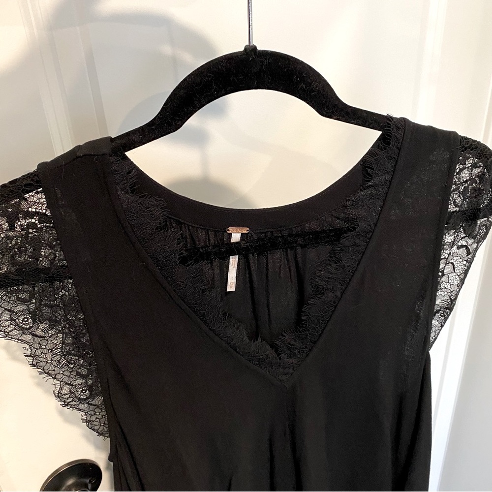 Free people black lace flowy tank top size xs